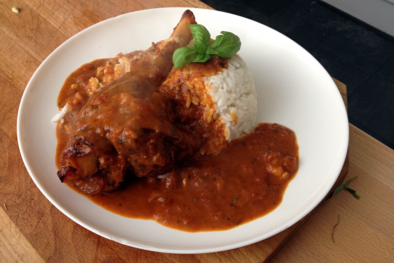 Thaise rode geitenschenkelcurry